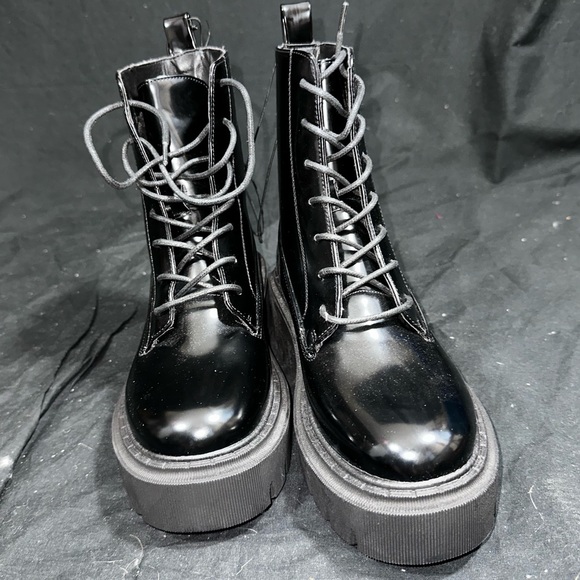 Forever 21 black glossy combat boots - Picture 5 of 8